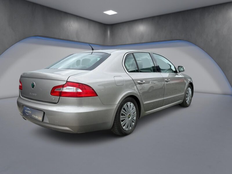 Skoda Superb 1.4i 2009 - imagine 3