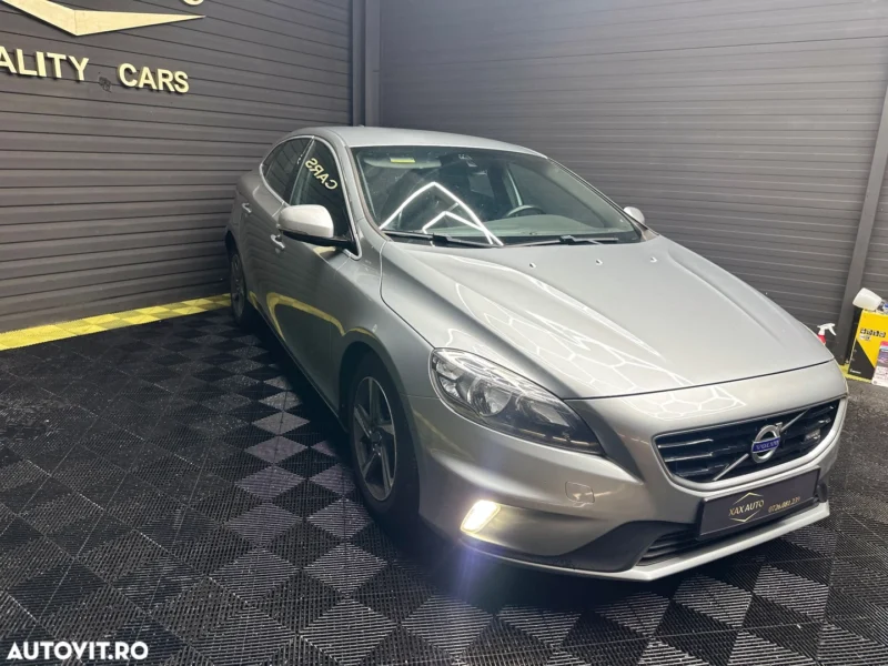 Volvo V40 D4 VEA R-Design - imagine 2