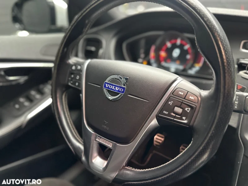 Volvo V40 D4 VEA R-Design - imagine 14