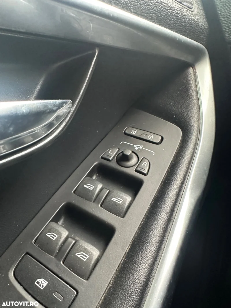 Volvo V40 D4 VEA R-Design - imagine 17