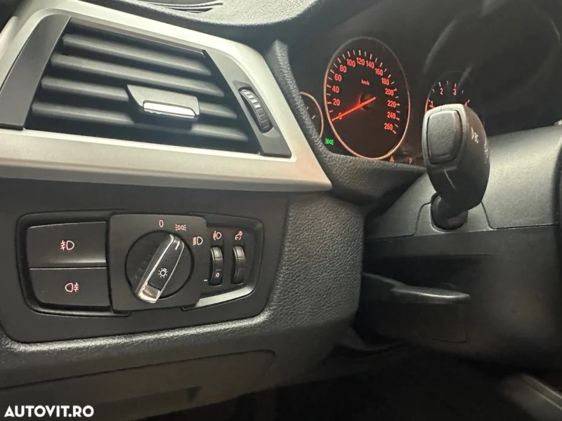BMW Seria 3 320d Touring Aut. Sport Line - imagine 25