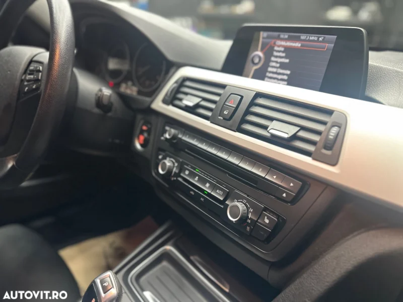 BMW Seria 3 320d Touring Aut. Sport Line - imagine 27