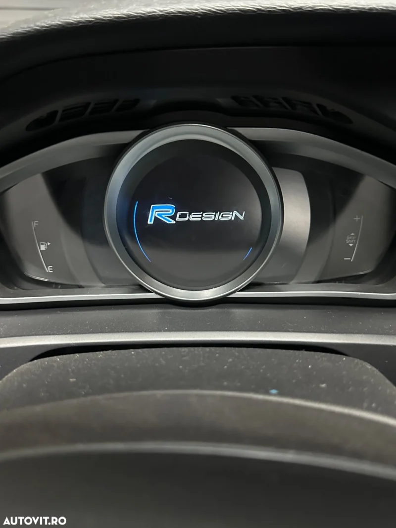 Volvo V40 D4 VEA R-Design - imagine 11