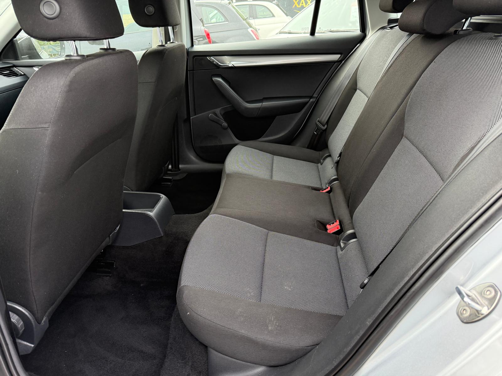 Masini in rate Timisoara | Masini rulate in rate cu avans 0% | Parc Auto Timisoara | XAX Auto Skoda Octavia 1.6 TDI 105 CP - imagine 9