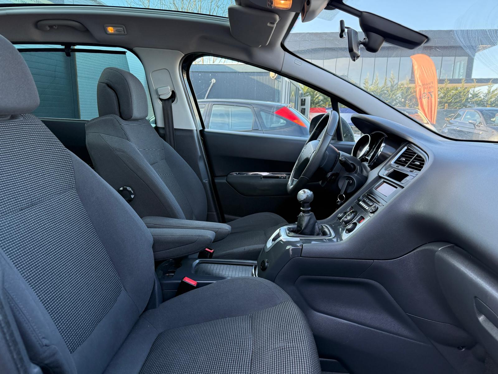 Masini in rate Timisoara | Masini rulate in rate cu avans 0% | Parc Auto Timisoara | XAX Auto PEUGEOT 5008 *** 7 LOCURI *** - imagine 5