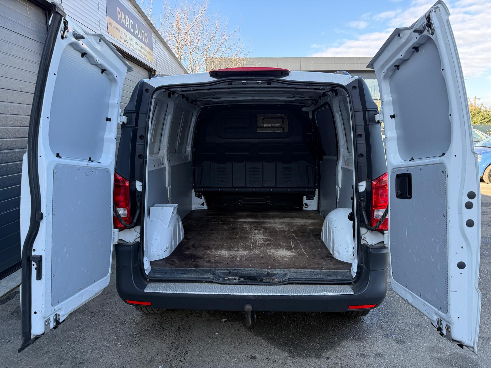Masini in rate Timisoara | Masini rulate in rate cu avans 0% | Parc Auto Timisoara | XAX Auto MERCEDES-BENZ VITO *** 3 LOCURI *** - imagine 8