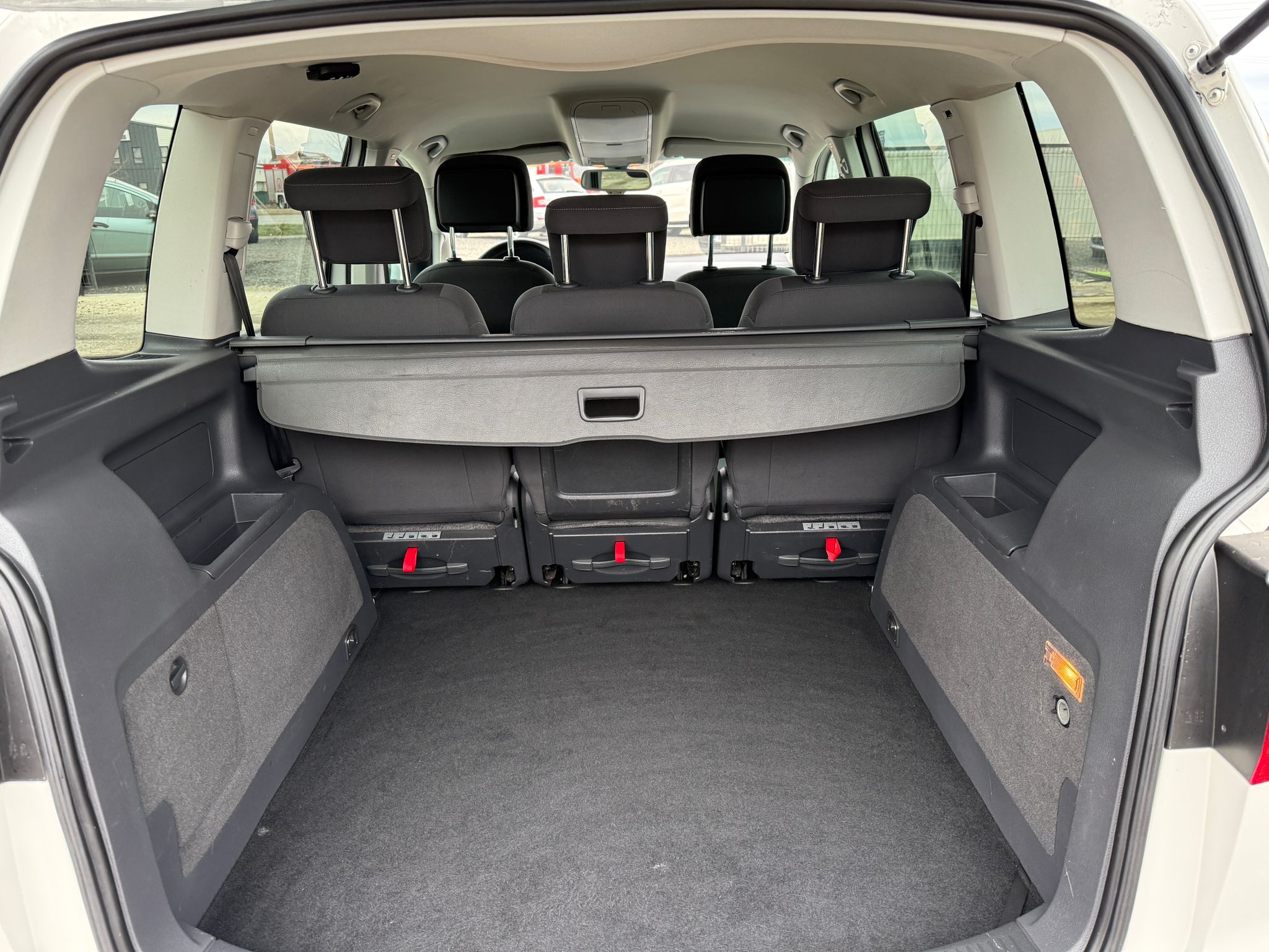 Masini in rate Timisoara | Masini rulate in rate cu avans 0% | Parc Auto Timisoara | XAX Auto VOLKSWAGEN TOURAN - imagine 6