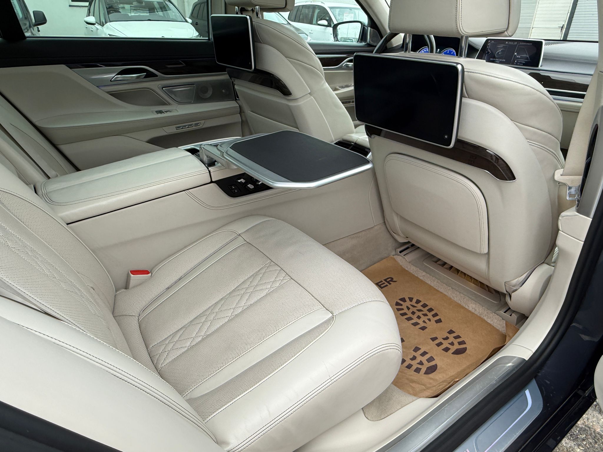 Masini in rate Timisoara | Masini rulate in rate cu avans 0% | Parc Auto Timisoara | XAX Auto BMW 750 Ld XDRIVE - imagine 13