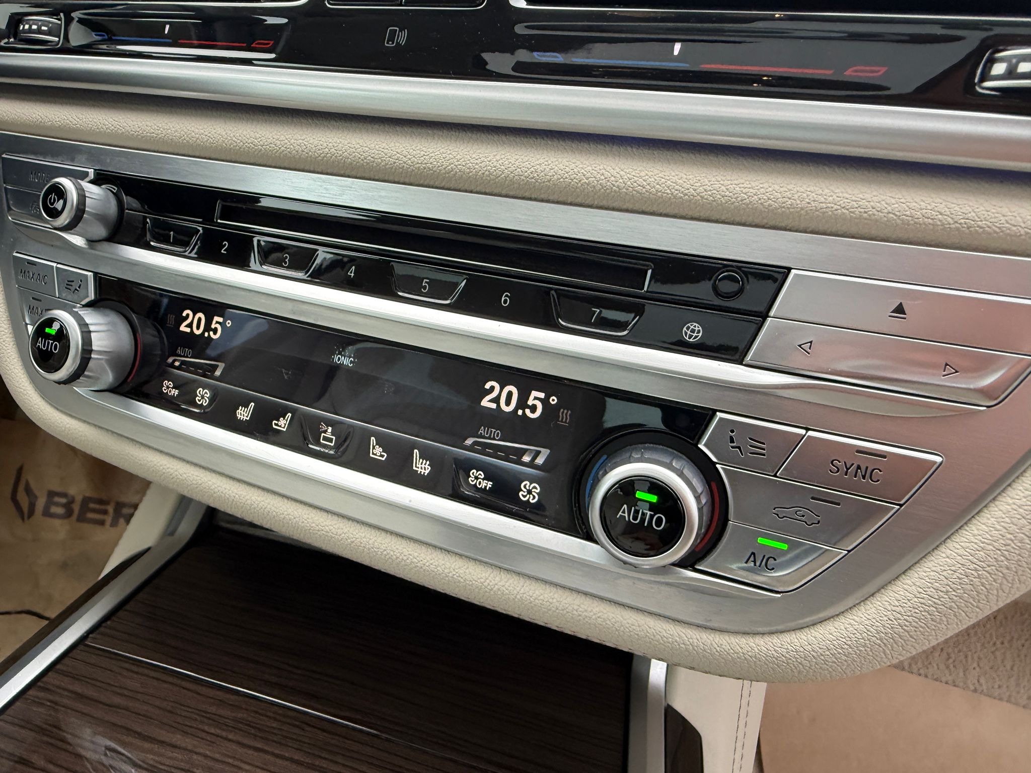 Masini in rate Timisoara | Masini rulate in rate cu avans 0% | Parc Auto Timisoara | XAX Auto BMW 750 Ld XDRIVE - imagine 17