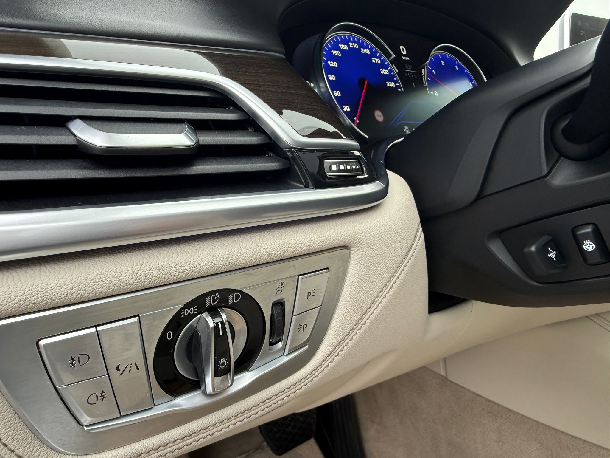 Masini in rate Timisoara | Masini rulate in rate cu avans 0% | Parc Auto Timisoara | XAX Auto BMW 750 Ld XDRIVE - imagine 18