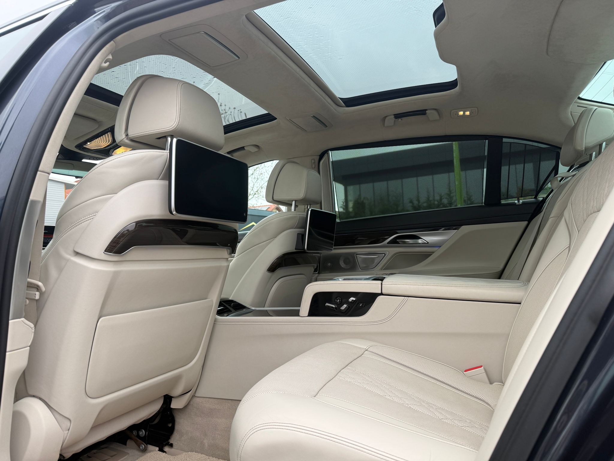 Masini in rate Timisoara | Masini rulate in rate cu avans 0% | Parc Auto Timisoara | XAX Auto BMW 750 Ld XDRIVE - imagine 5