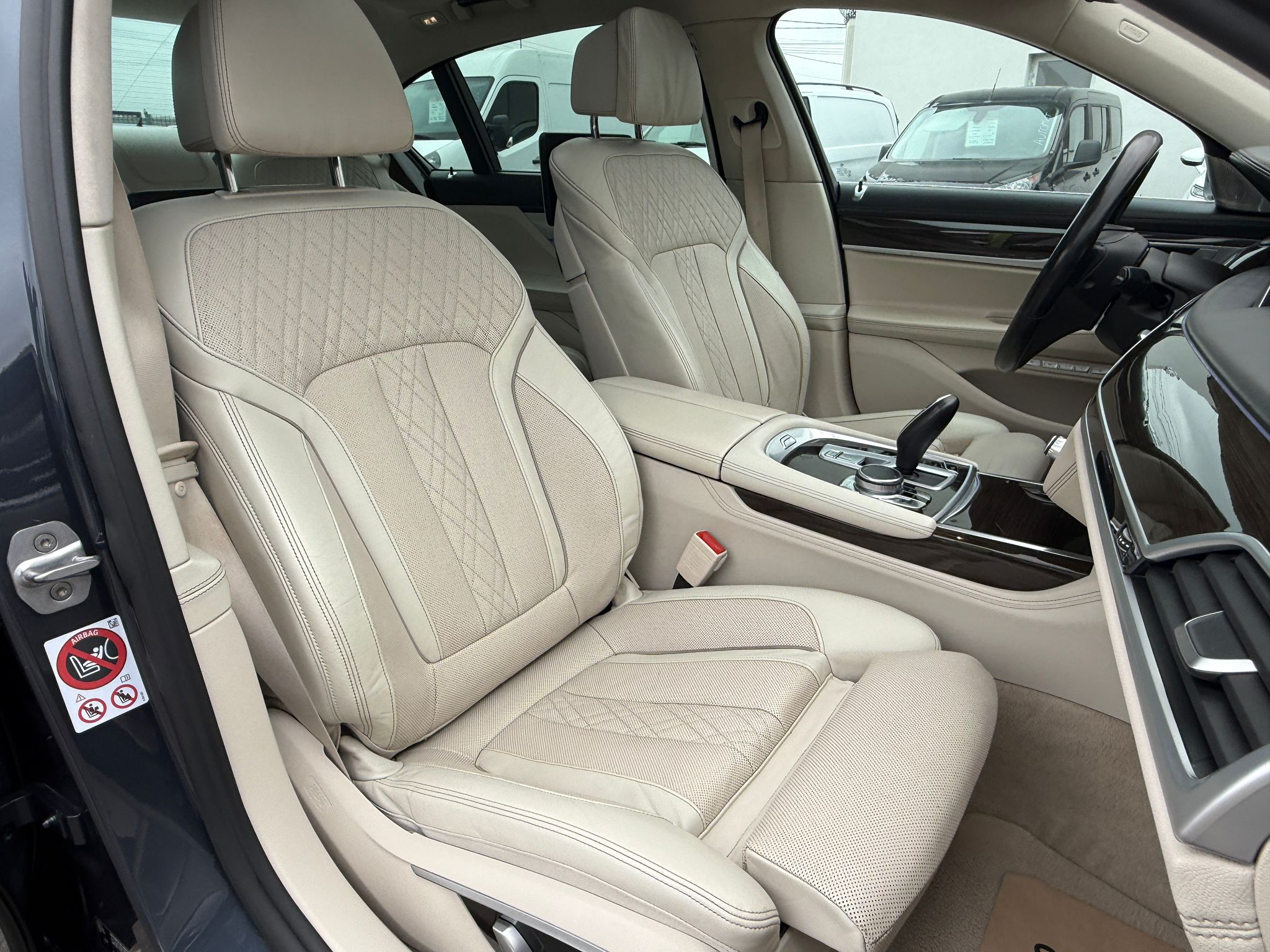 Masini in rate Timisoara | Masini rulate in rate cu avans 0% | Parc Auto Timisoara | XAX Auto BMW 750 Ld XDRIVE - imagine 21