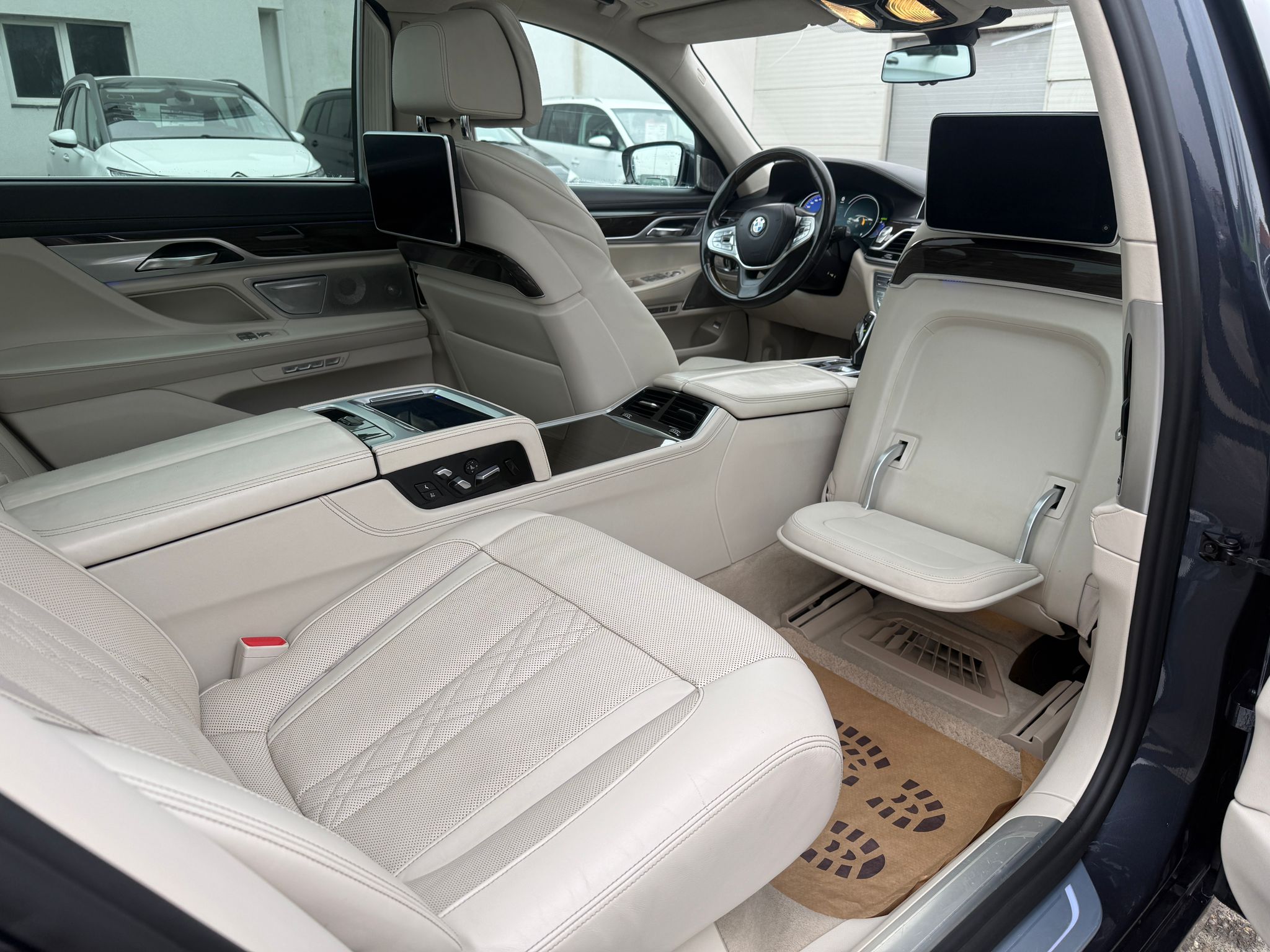 Masini in rate Timisoara | Masini rulate in rate cu avans 0% | Parc Auto Timisoara | XAX Auto BMW 750 Ld XDRIVE - imagine 6