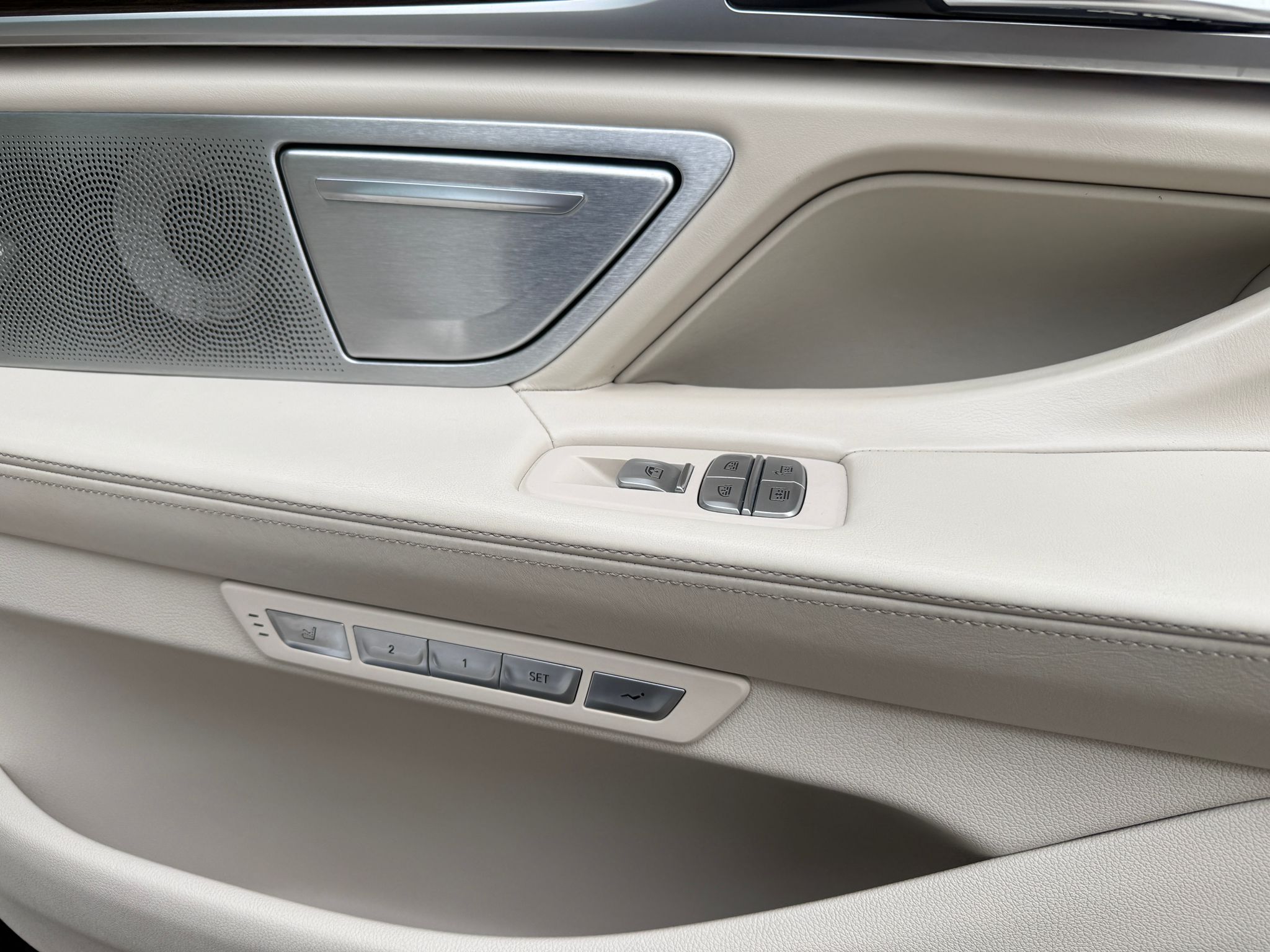 Masini in rate Timisoara | Masini rulate in rate cu avans 0% | Parc Auto Timisoara | XAX Auto BMW 750 Ld XDRIVE - imagine 23