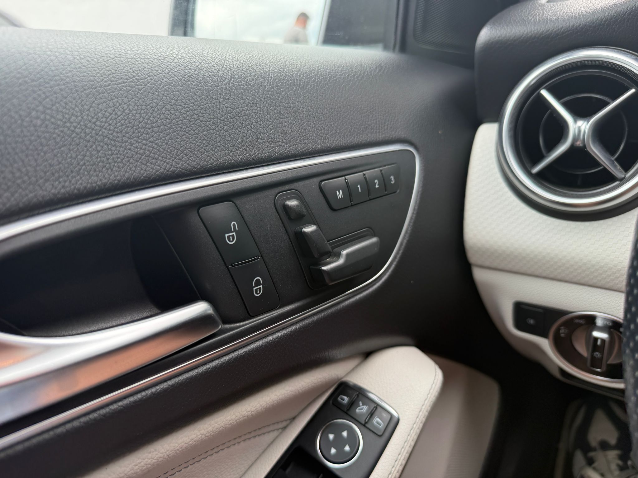 Masini in rate Timisoara | Masini rulate in rate cu avans 0% | Parc Auto Timisoara | XAX Auto MERCEDES BENZ A 180 - imagine 8