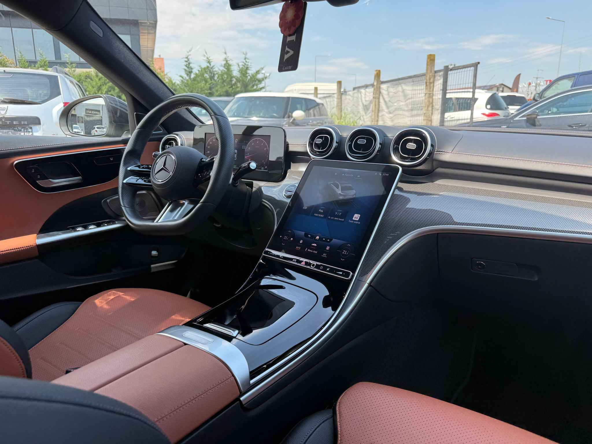 Masini in rate Timisoara | Masini rulate in rate cu avans 0% | Parc Auto Timisoara | XAX Auto MERCEDES BENZ C180***30.000km ***Pachet AMG*** - imagine 6