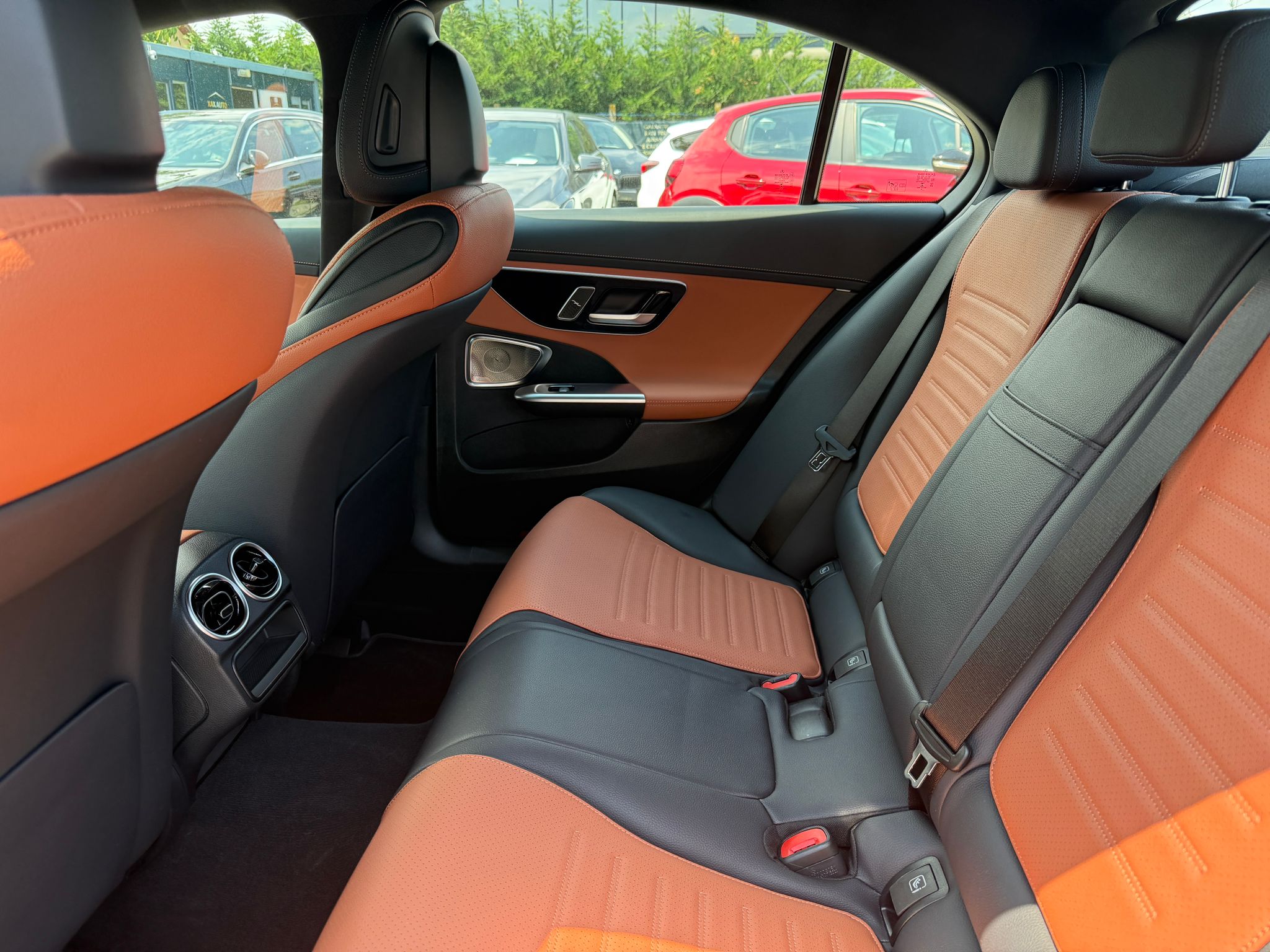 Masini in rate Timisoara | Masini rulate in rate cu avans 0% | Parc Auto Timisoara | XAX Auto MERCEDES BENZ C180***30.000km ***Pachet AMG*** - imagine 8