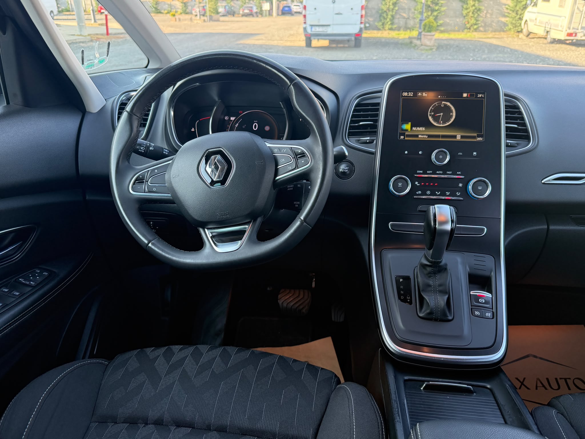 Masini in rate Timisoara | Masini rulate in rate cu avans 0% | Parc Auto Timisoara | XAX Auto RENAULT SCENIC ***7 LOCURI***AUTOMAT*** - imagine 6