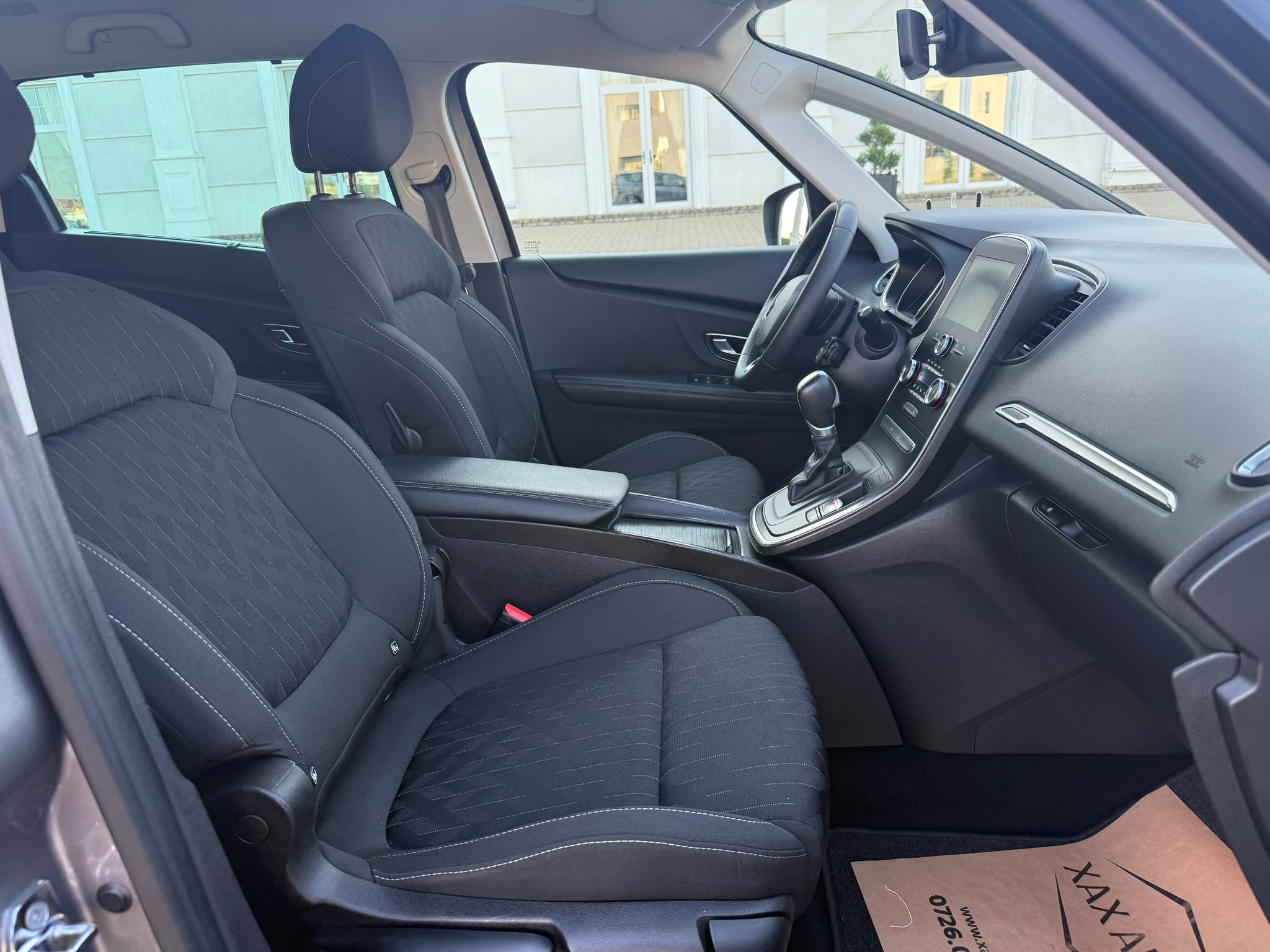 Masini in rate Timisoara | Masini rulate in rate cu avans 0% | Parc Auto Timisoara | XAX Auto RENAULT SCENIC ***7 LOCURI***AUTOMAT*** - imagine 7