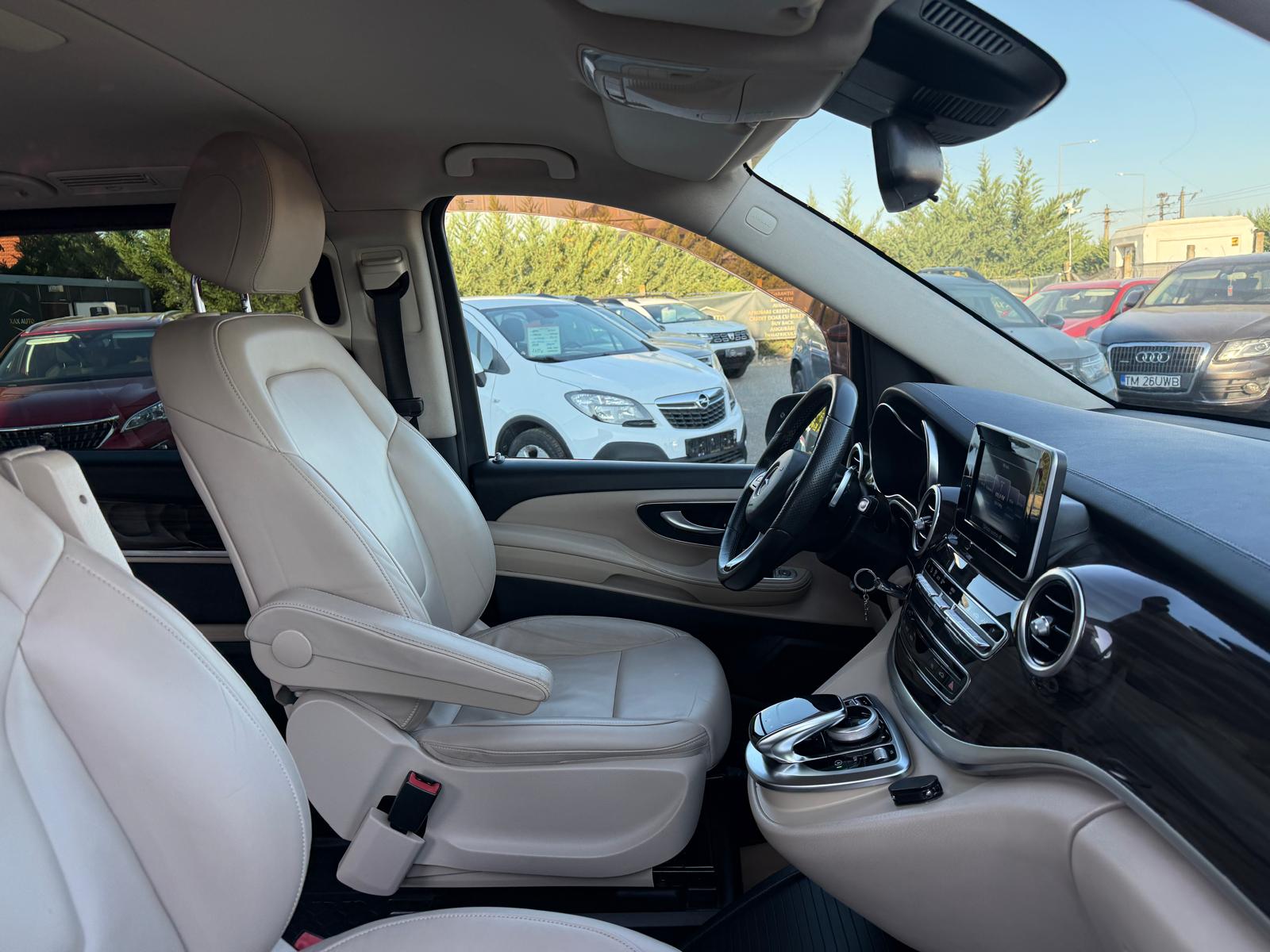 Masini in rate Timisoara | Masini rulate in rate cu avans 0% | Parc Auto Timisoara | XAX Auto MERCEDES BENZ V-KLASSE - imagine 6